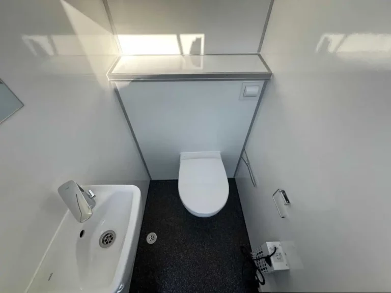 Unisex-WC in 14er-WC-Wagen von Mobiler Eventservice 24