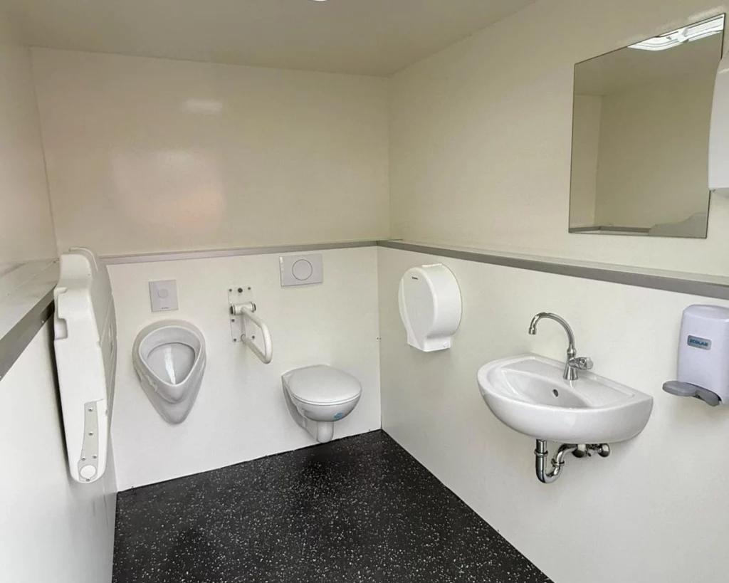 Rollstuhlgerechtes mobiles WC von innen